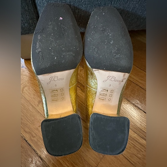 J. Crew gold “cracked” leather square toed, low heel. Size 5. Like new. - Picture 2 of 6
